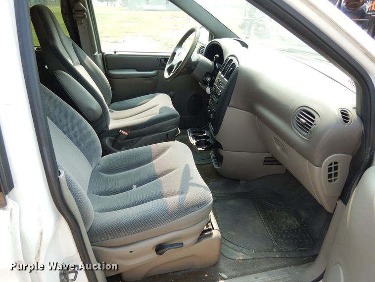 image for item II9653 2001 Dodge Caravan  van