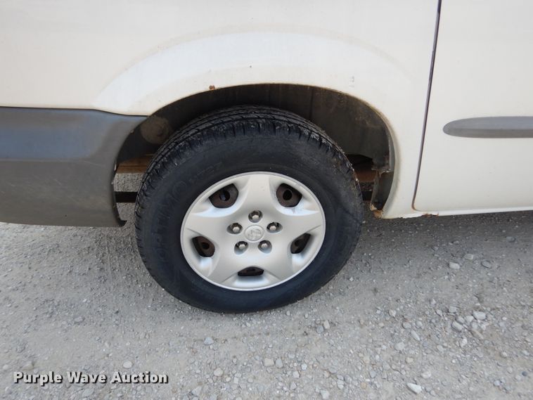 image for item II9653 2001 Dodge Caravan  van