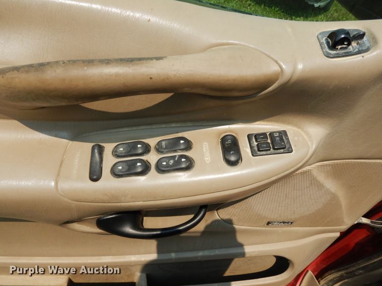 image for item II9661 2002 Ford Expedition Eddie Bauer  SUV