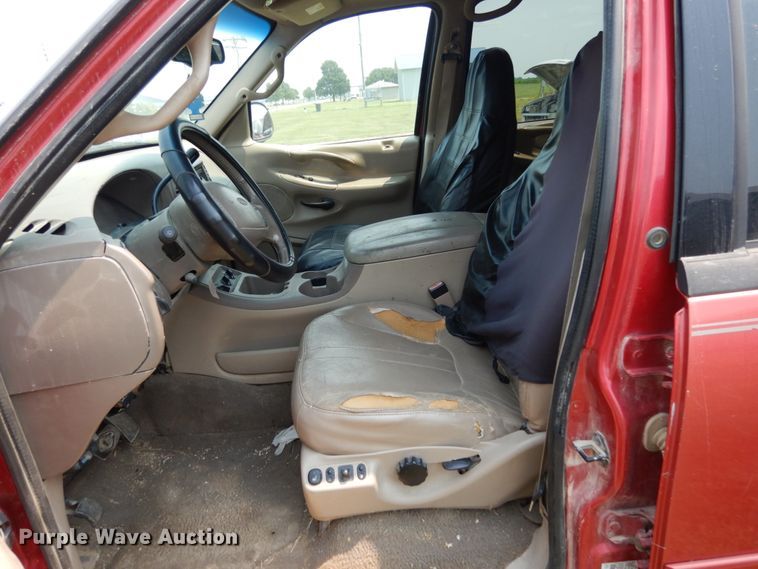 image for item II9661 2002 Ford Expedition Eddie Bauer  SUV