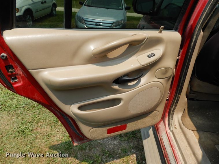 image for item II9661 2002 Ford Expedition Eddie Bauer  SUV