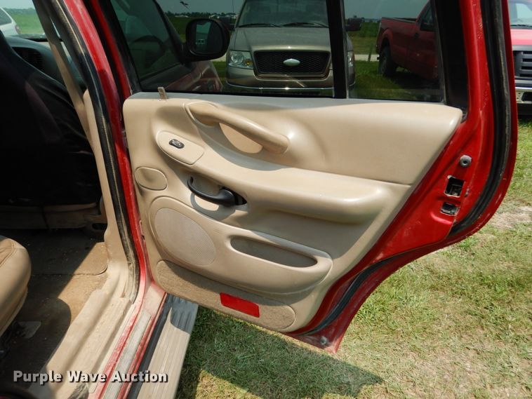 image for item II9661 2002 Ford Expedition Eddie Bauer  SUV