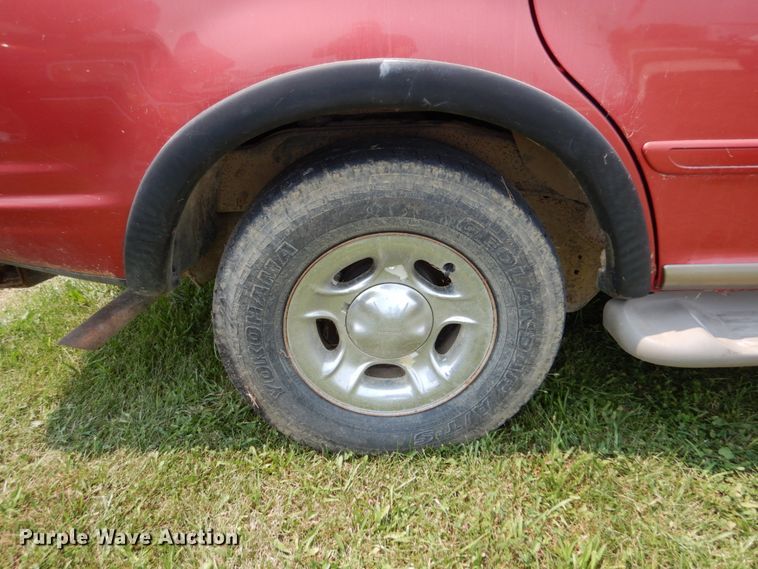 image for item II9661 2002 Ford Expedition Eddie Bauer  SUV