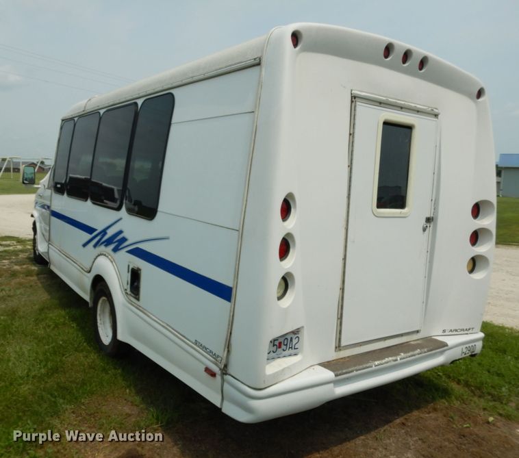 image for item II9663 2006 Ford E350 Super Duty  shuttle bus