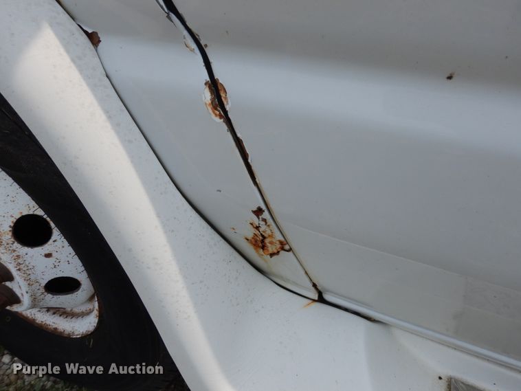 image for item II9663 2006 Ford E350 Super Duty  shuttle bus