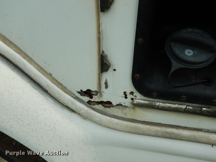 image for item II9663 2006 Ford E350 Super Duty  shuttle bus