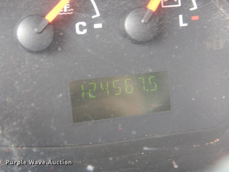 image for item II9663 2006 Ford E350 Super Duty  shuttle bus