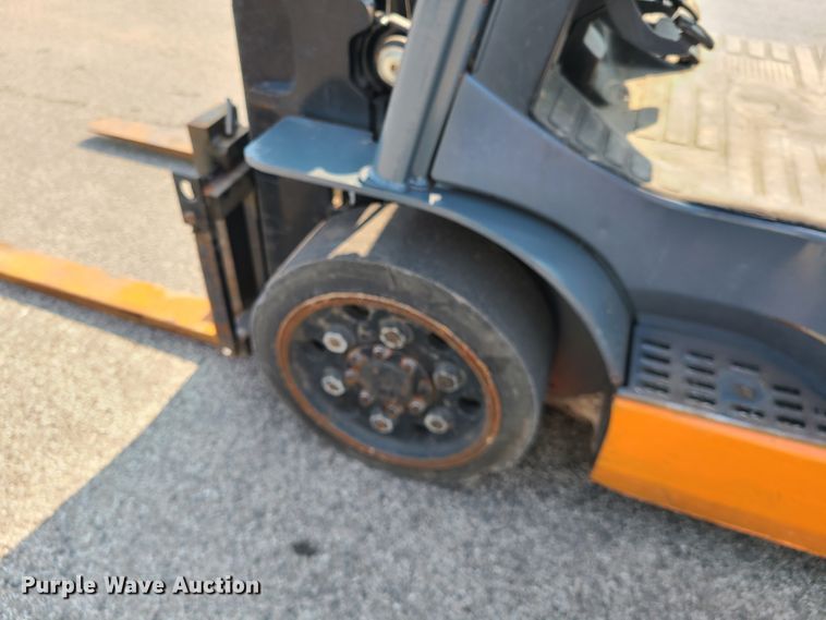 image for item IJ9039 Toyota 8FGCU20  forklift