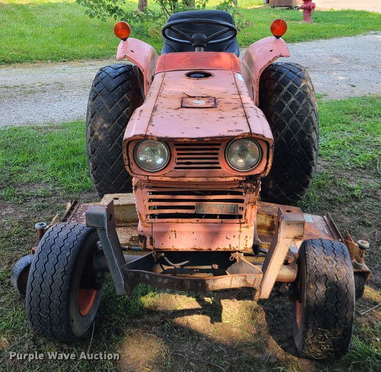 image for item IJ9042 Kubota L185  tractor