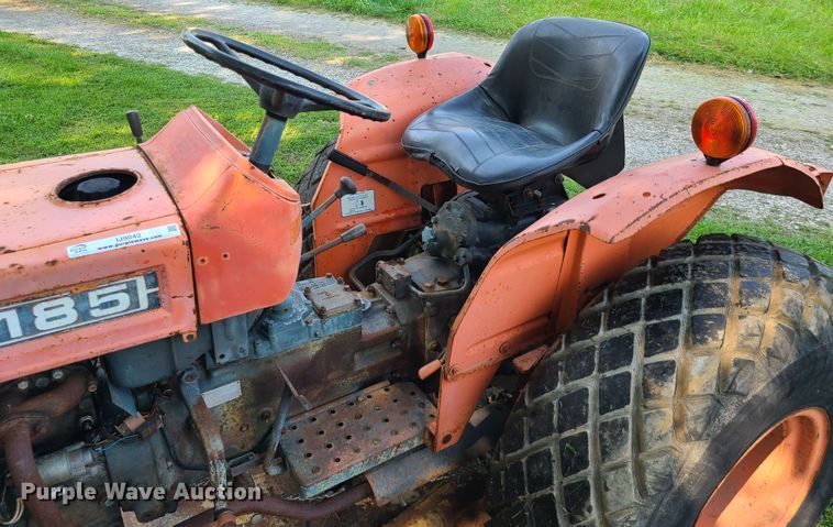 image for item IJ9042 Kubota L185  tractor