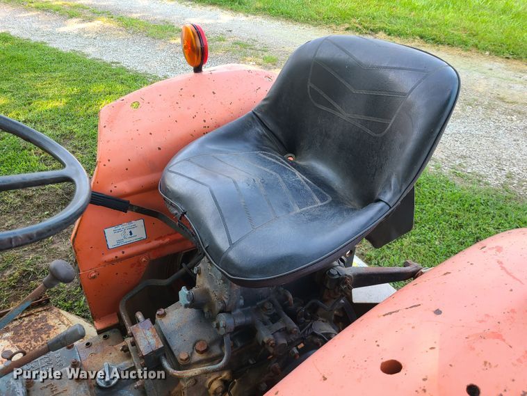 image for item IJ9042 Kubota L185  tractor