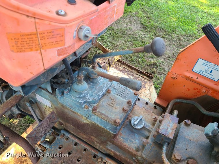 image for item IJ9042 Kubota L185  tractor