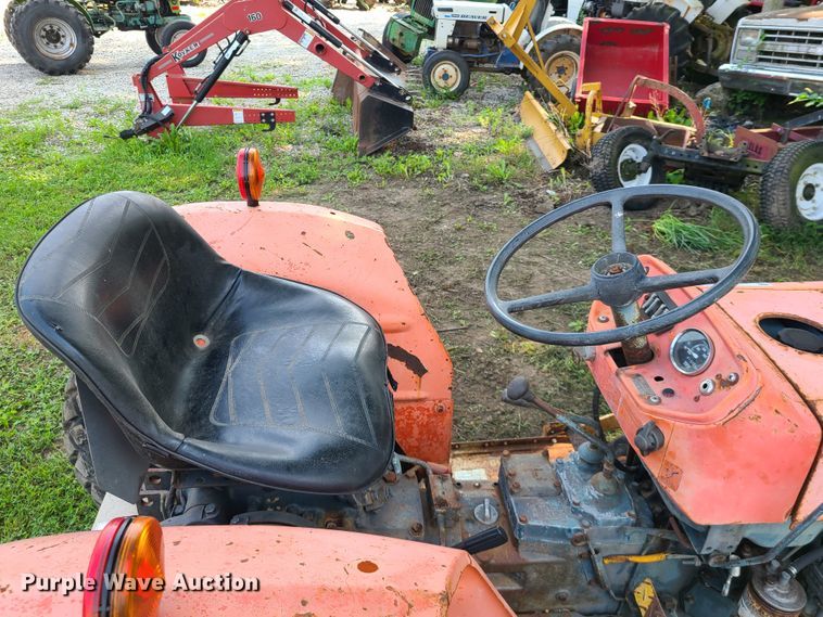 image for item IJ9042 Kubota L185  tractor