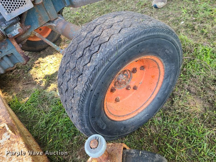 image for item IJ9042 Kubota L185  tractor
