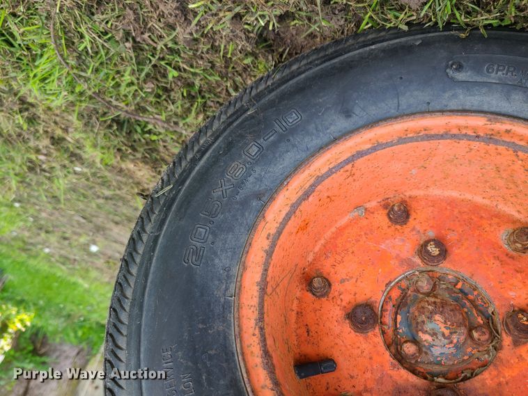 image for item IJ9042 Kubota L185  tractor