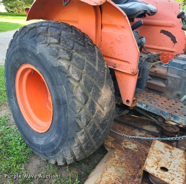 image for item IJ9042 Kubota L185  tractor