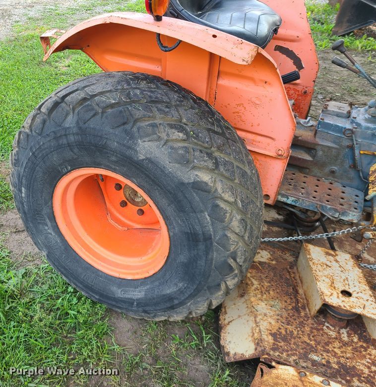 image for item IJ9042 Kubota L185  tractor