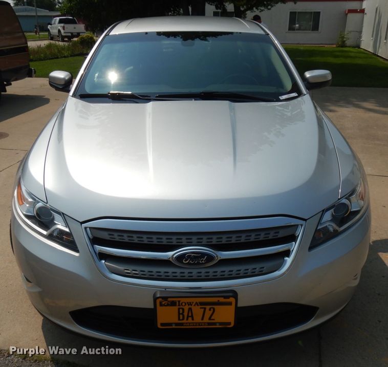 image for item IL9901 2010 Ford Taurus SEL