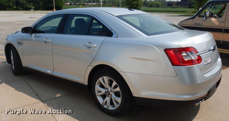 image for item IL9901 2010 Ford Taurus SEL
