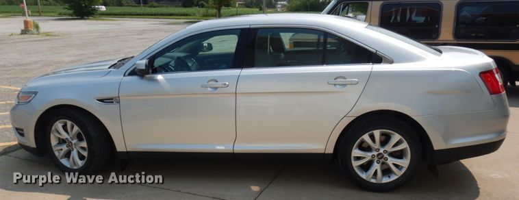 image for item IL9901 2010 Ford Taurus SEL