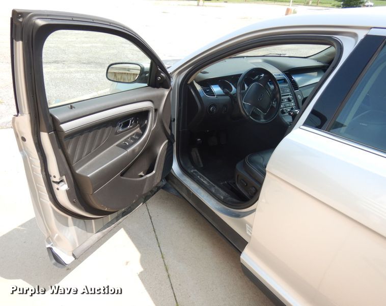 image for item IL9901 2010 Ford Taurus SEL