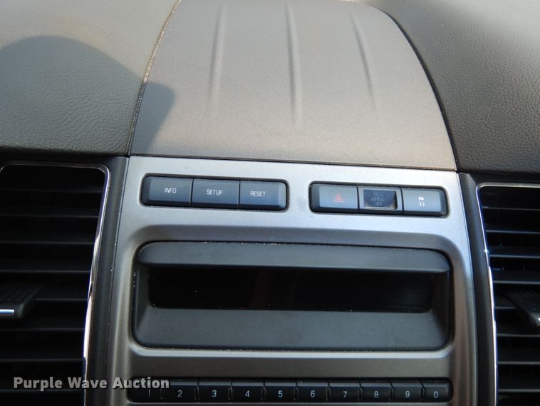 image for item IL9901 2010 Ford Taurus SEL