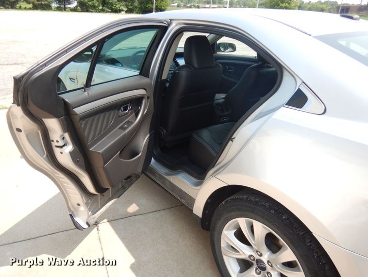 image for item IL9901 2010 Ford Taurus SEL