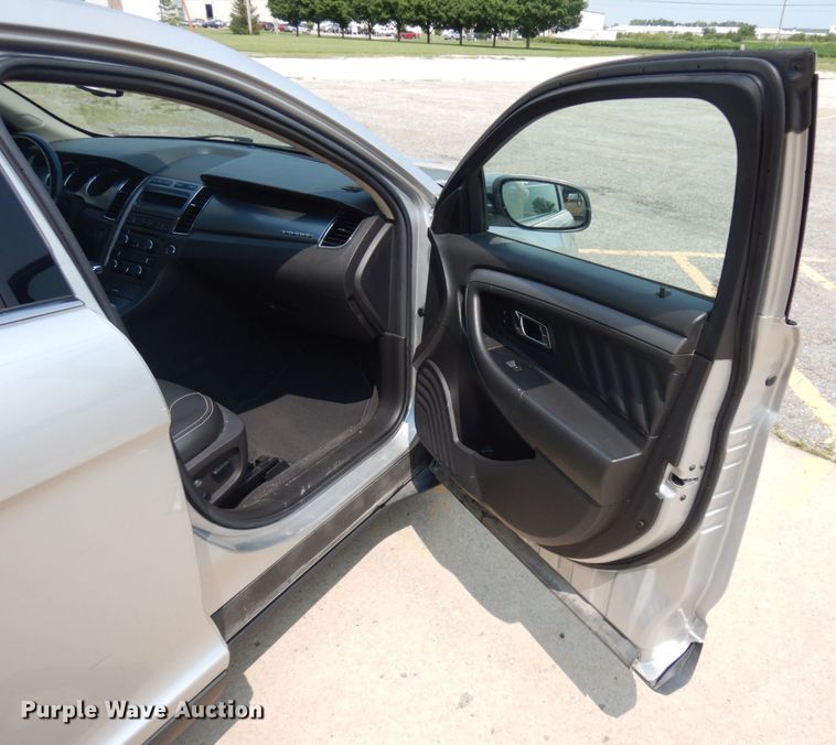 image for item IL9901 2010 Ford Taurus SEL