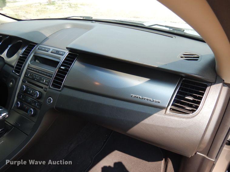 image for item IL9901 2010 Ford Taurus SEL