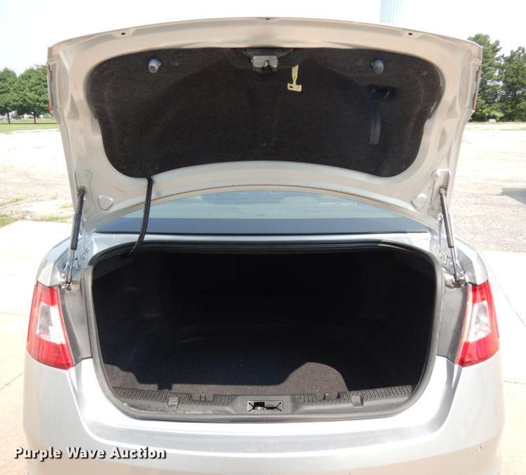 image for item IL9901 2010 Ford Taurus SEL