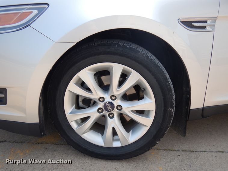 image for item IL9901 2010 Ford Taurus SEL