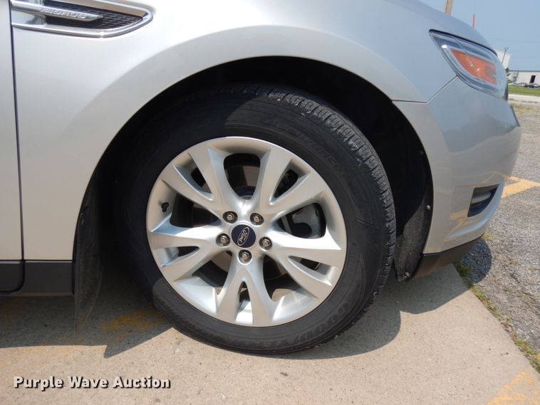 image for item IL9901 2010 Ford Taurus SEL