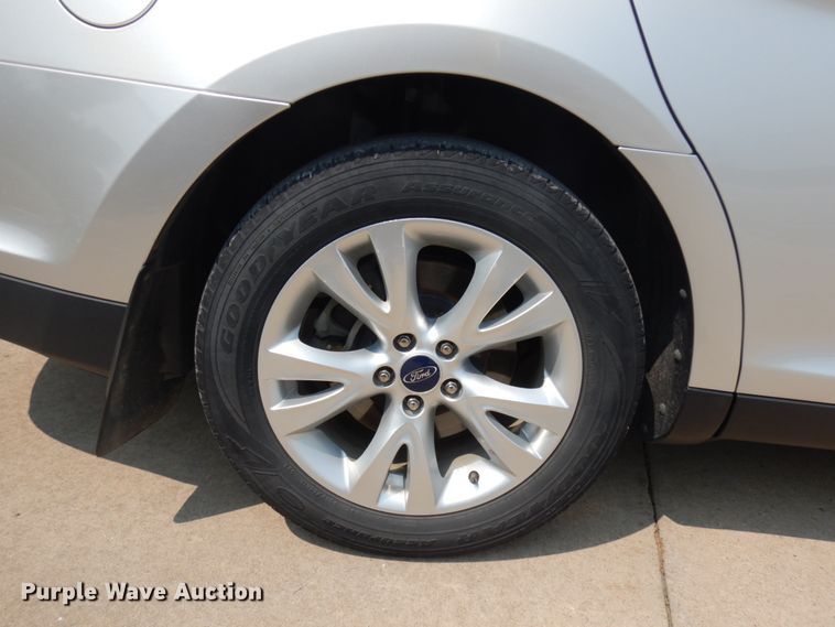 image for item IL9901 2010 Ford Taurus SEL