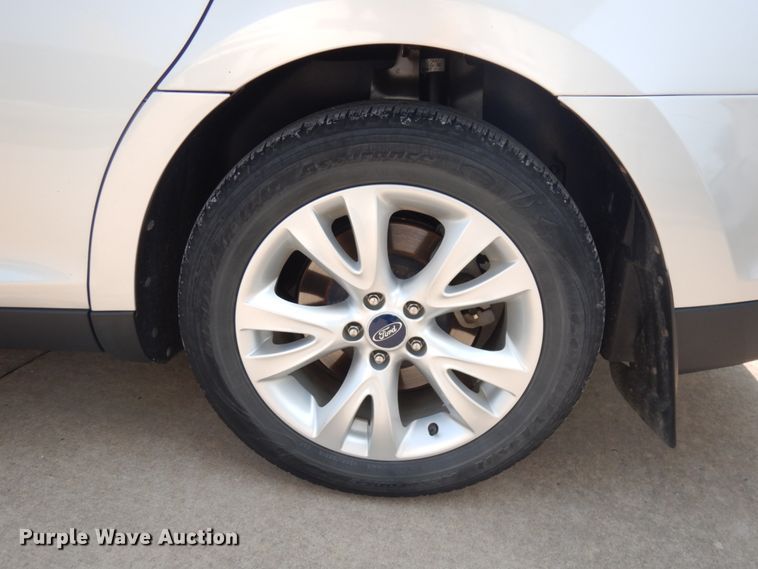 image for item IL9901 2010 Ford Taurus SEL