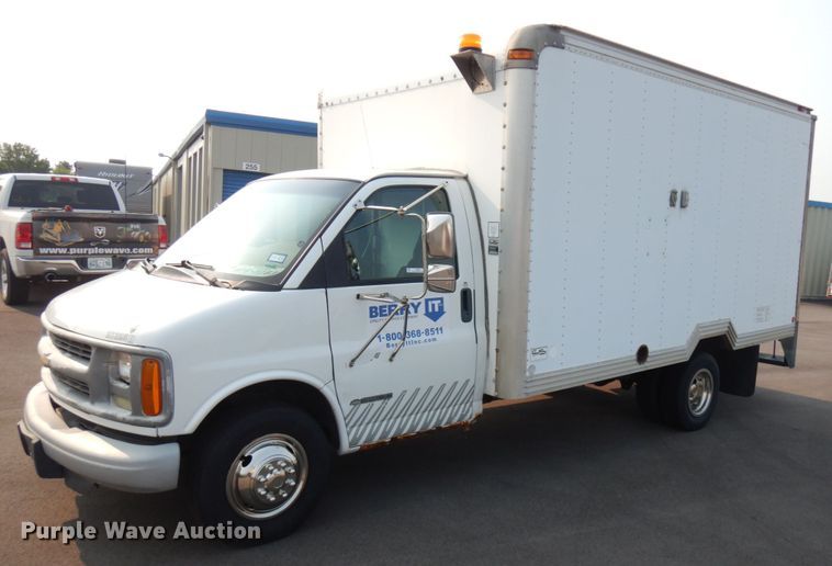 image for item IL9906 2002 Chevrolet Express 3500  fiber optic splicing truck