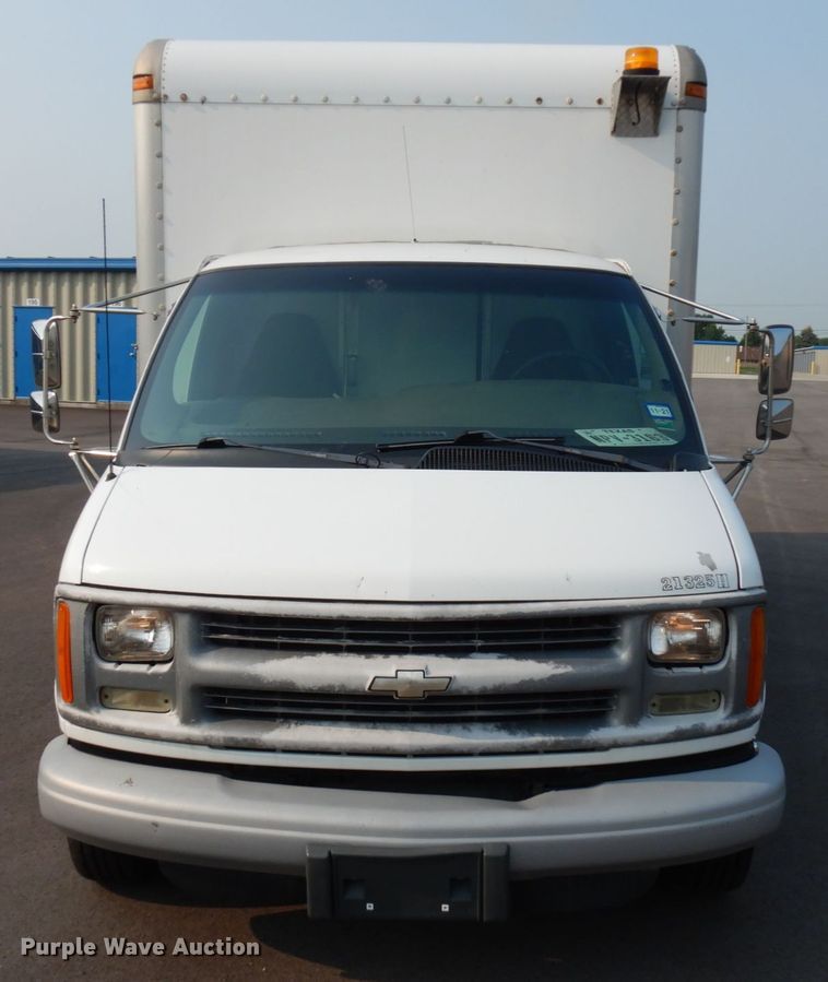 image for item IL9906 2002 Chevrolet Express 3500  fiber optic splicing truck