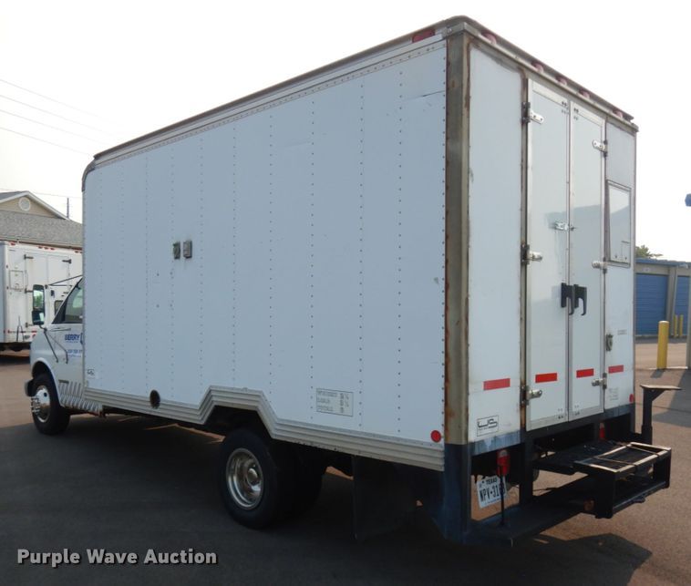 image for item IL9906 2002 Chevrolet Express 3500  fiber optic splicing truck