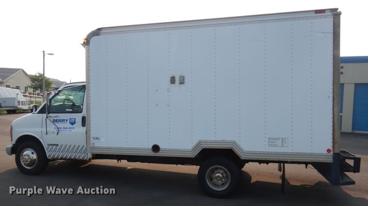 image for item IL9906 2002 Chevrolet Express 3500  fiber optic splicing truck