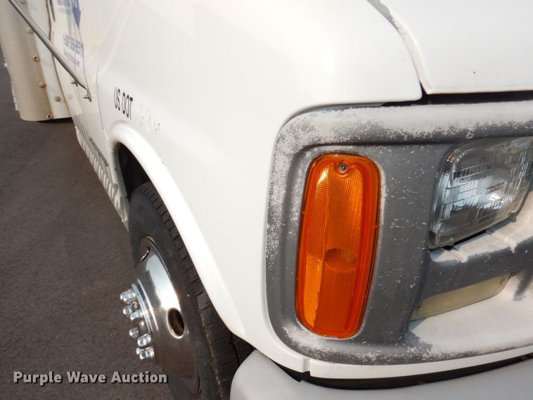 image for item IL9906 2002 Chevrolet Express 3500  fiber optic splicing truck