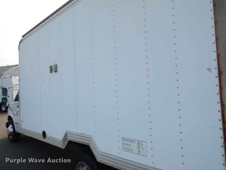 image for item IL9906 2002 Chevrolet Express 3500  fiber optic splicing truck