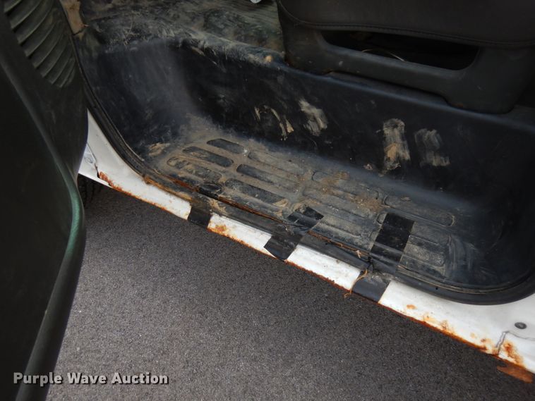 image for item IL9906 2002 Chevrolet Express 3500  fiber optic splicing truck