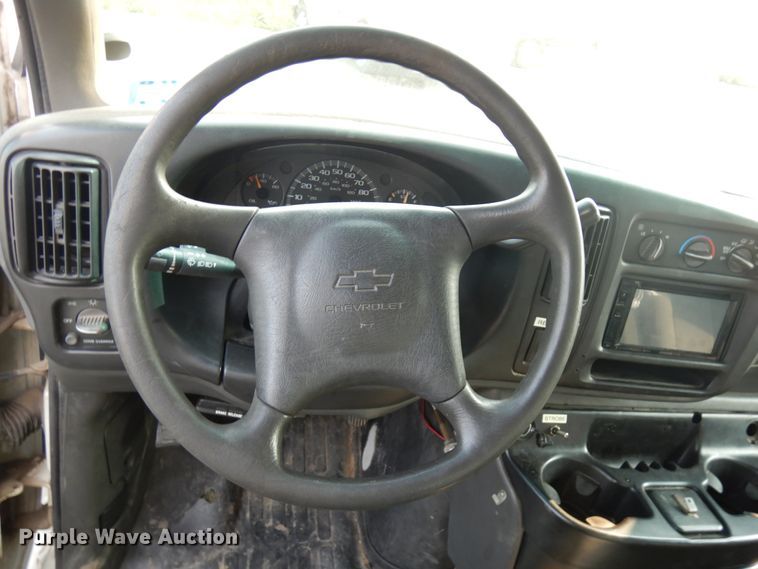 image for item IL9906 2002 Chevrolet Express 3500  fiber optic splicing truck