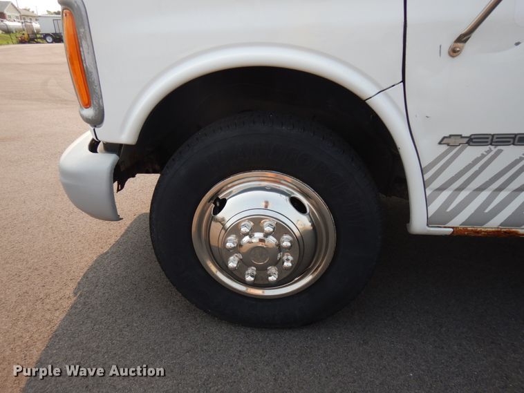 image for item IL9906 2002 Chevrolet Express 3500  fiber optic splicing truck