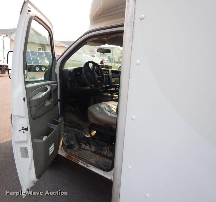 image for item IL9907 2007 Chevrolet Express 3500  fiber optic splicing truck