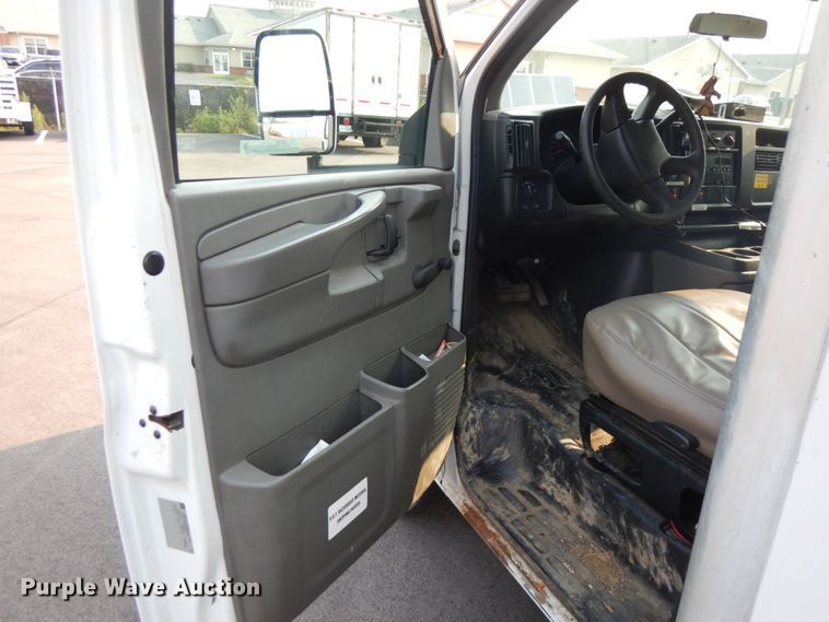 image for item IL9907 2007 Chevrolet Express 3500  fiber optic splicing truck