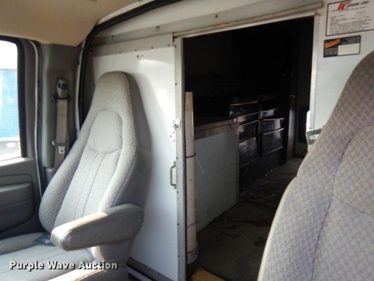 image for item IL9907 2007 Chevrolet Express 3500  fiber optic splicing truck