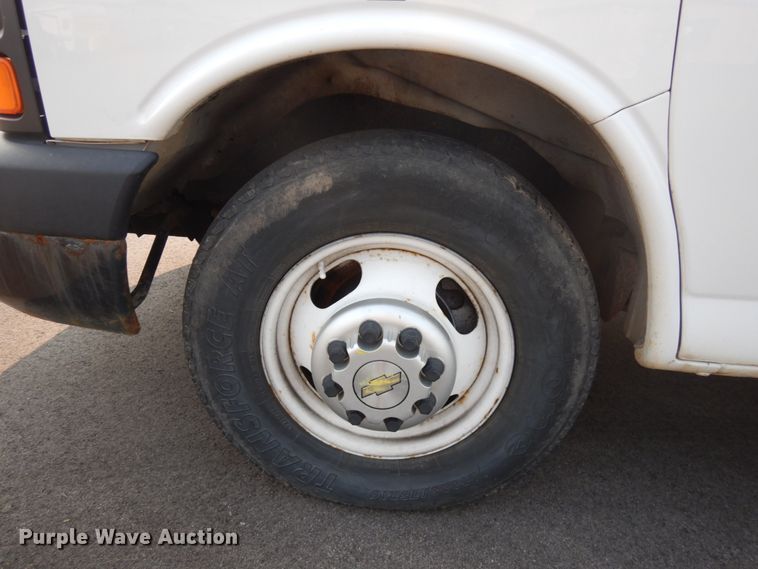 image for item IL9907 2007 Chevrolet Express 3500  fiber optic splicing truck