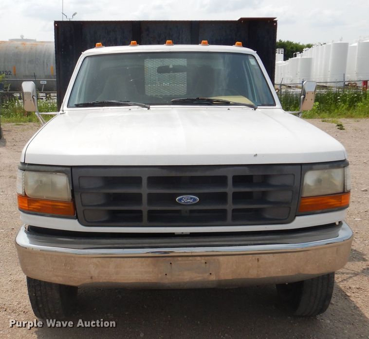 image for item IN9755 1997 Ford F450 Super Duty  flatbed truck