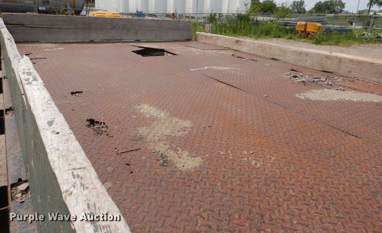 image for item IN9755 1997 Ford F450 Super Duty  flatbed truck