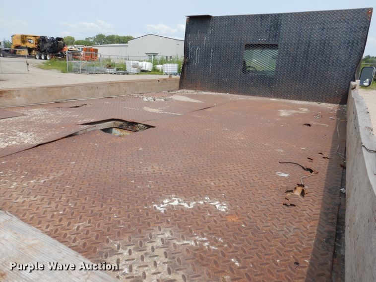 image for item IN9755 1997 Ford F450 Super Duty  flatbed truck